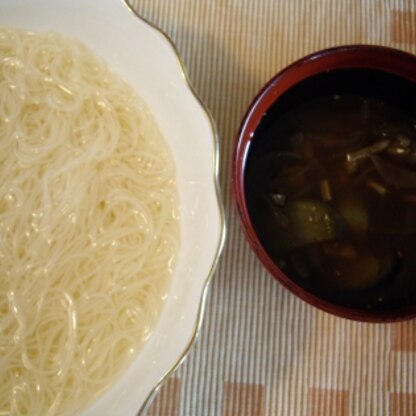 茄子と玉ねぎで作ってみました。
甘みも出て美味しかったです。